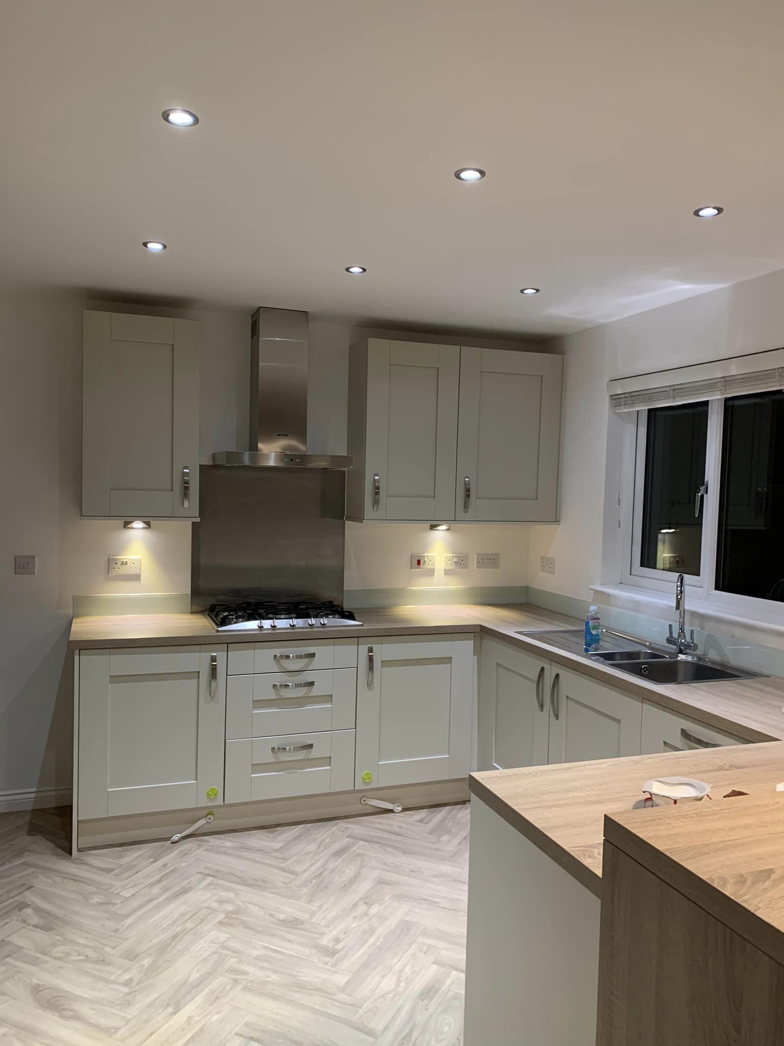 299191366_168780199036149_3742452122076244711_n Kitchen Lighting
