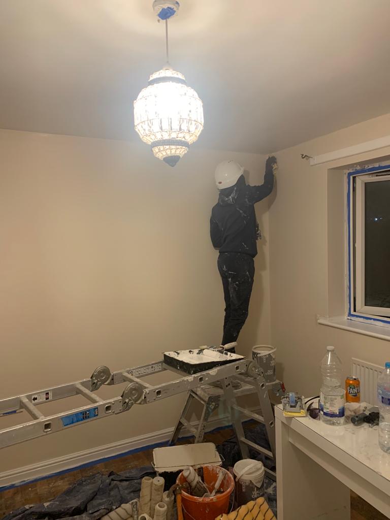 329509482_729712325338602_5172730974813801921_n Painter completing a job